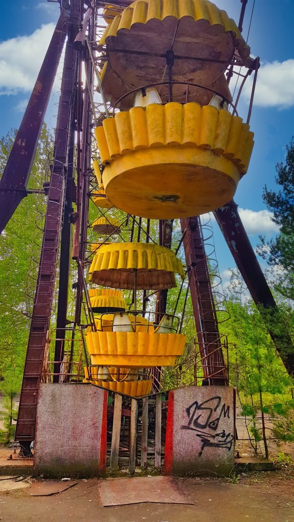 chernobyl pripyat funfair fairground ferris wheel base