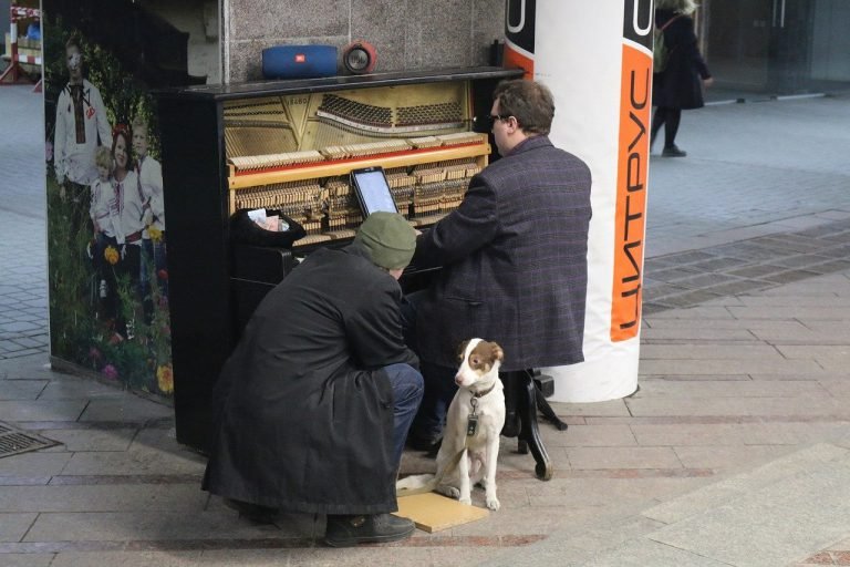 kiev street performance image