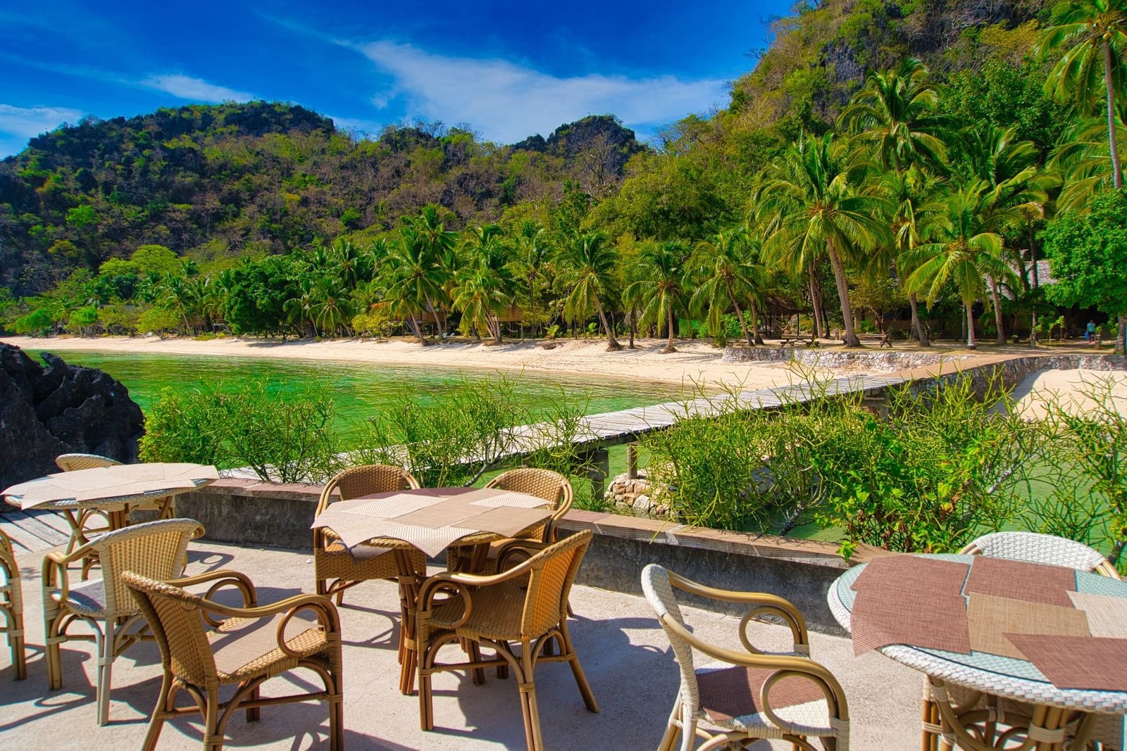 Sangat Island Dive Resort Bar Dining