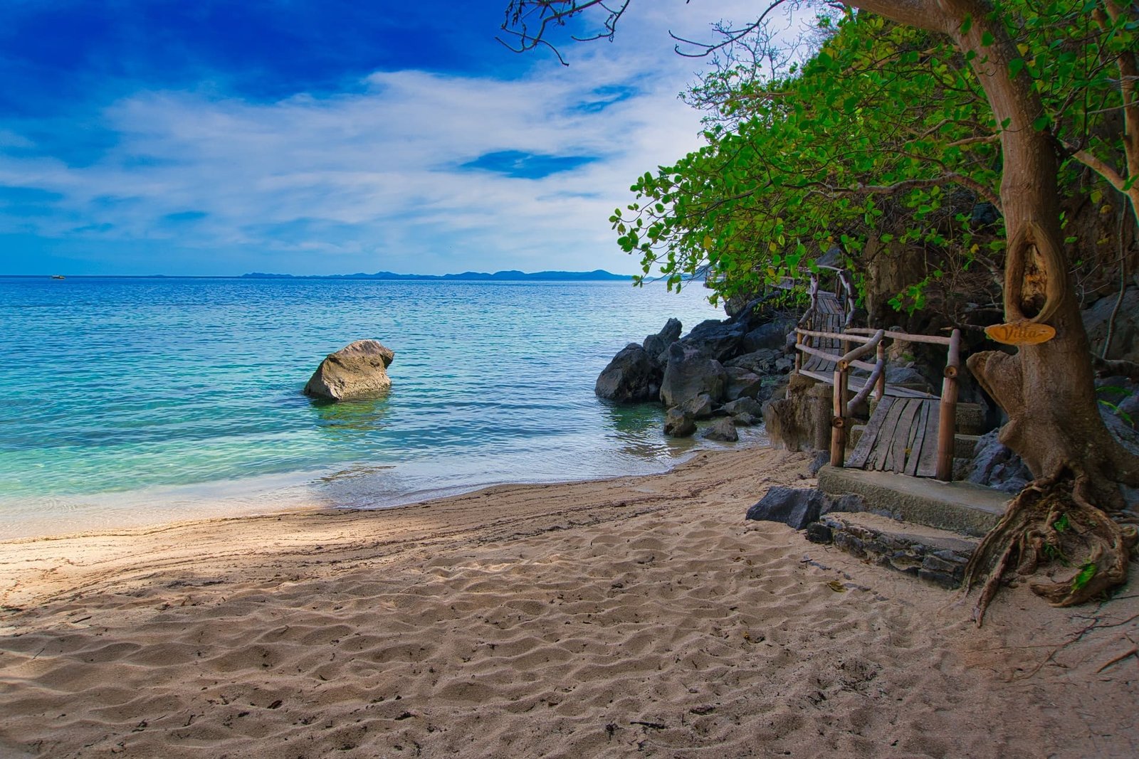 Sangat Island Dive Resort Villa Walkway start