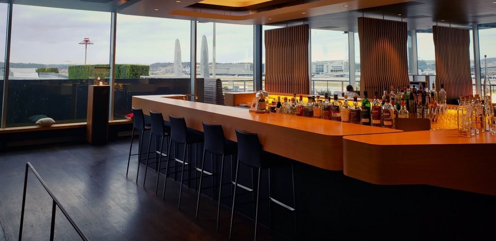 Swiss First Class Lounge Zurich bar