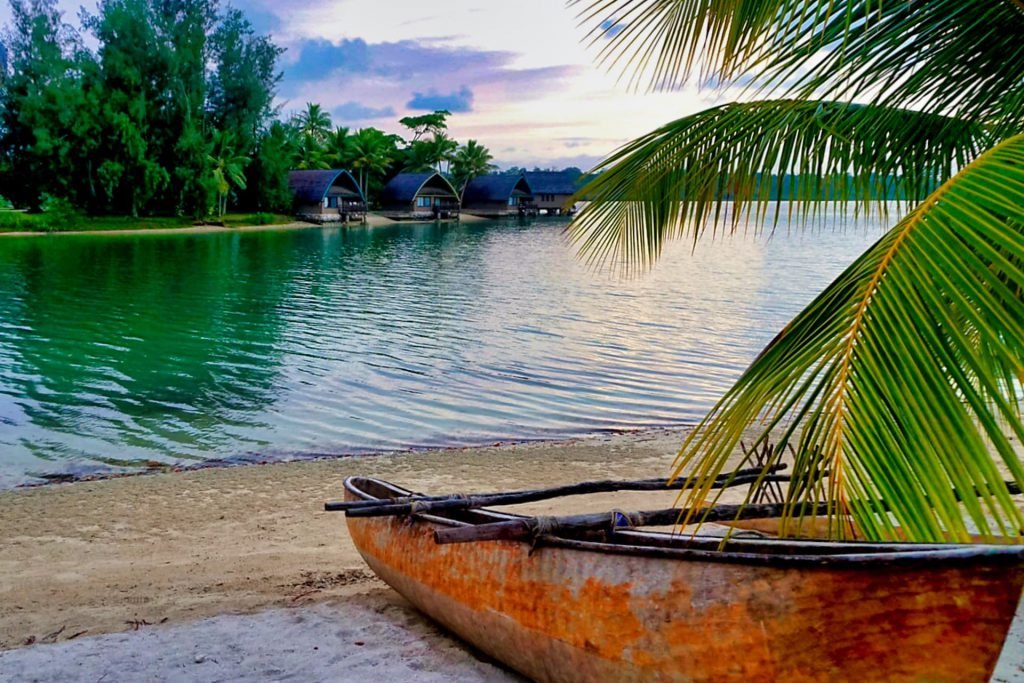 holiday inn vanuatu villas lagoon canoe