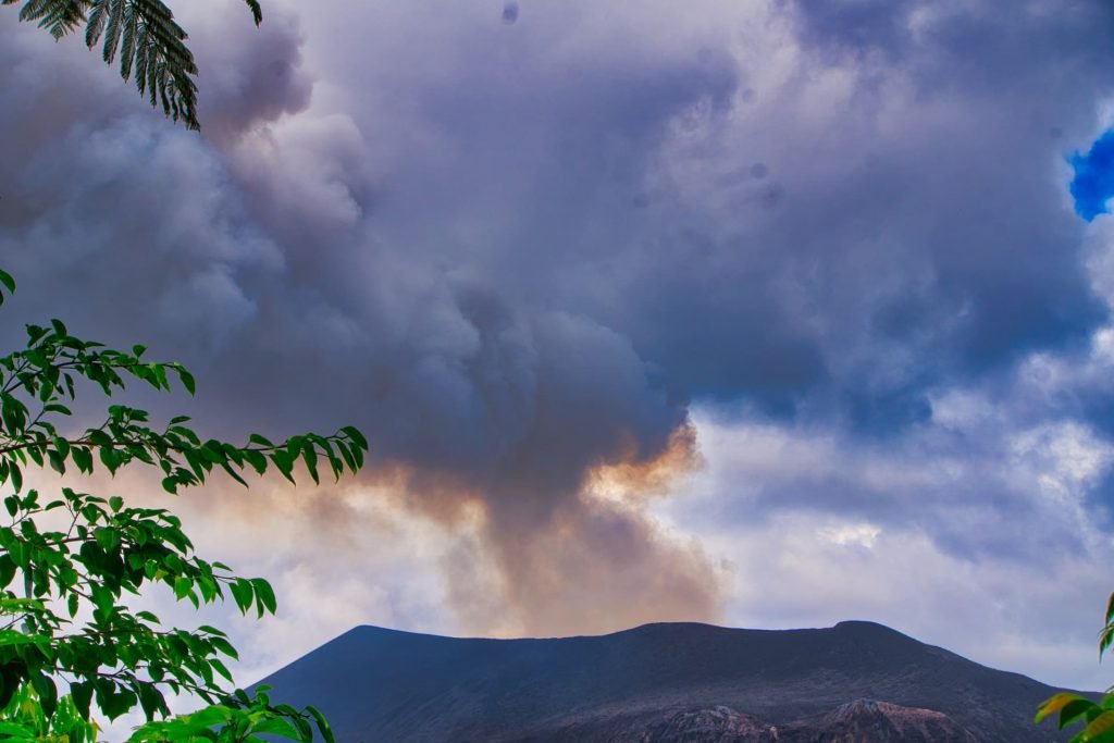 mount yasur active volcano vanuatu smoke