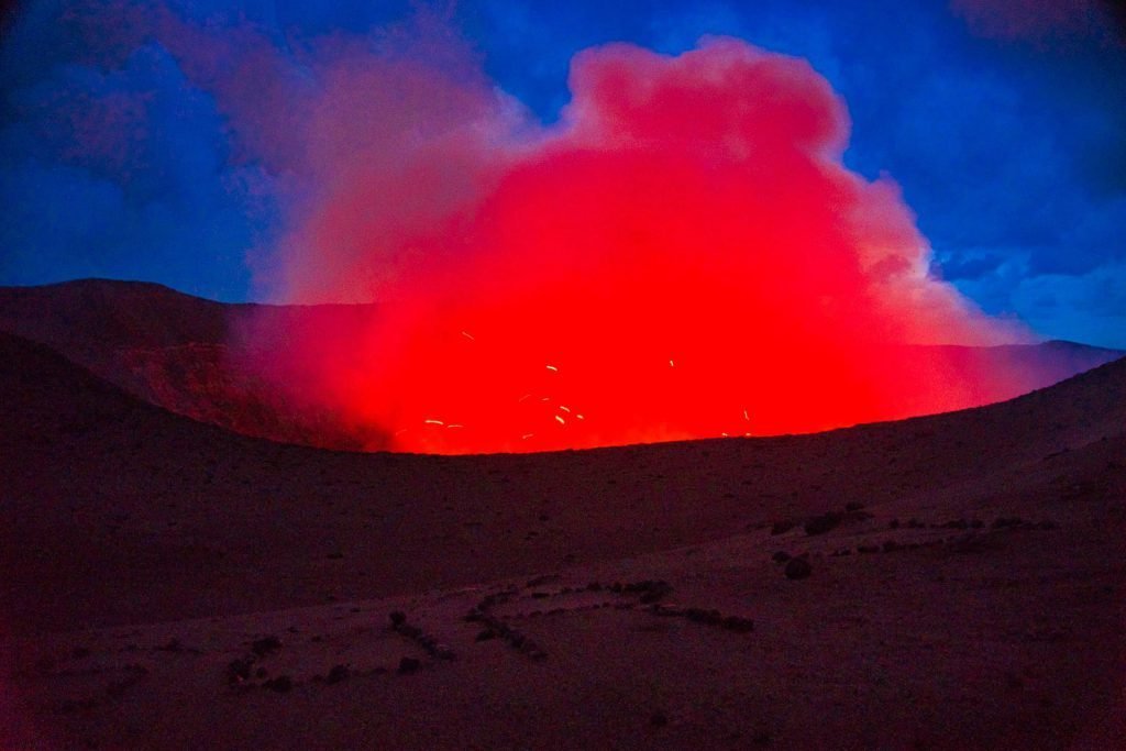 yasur volcano tanna vanuatu red glow night lava bombs