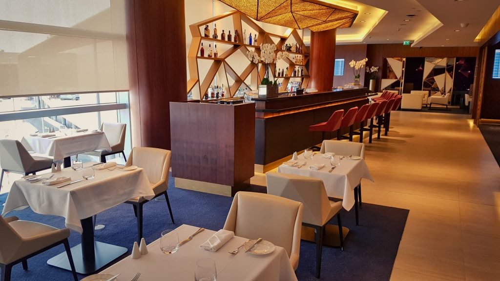 Etihad First Class Lounge Abu Dhabi Bar